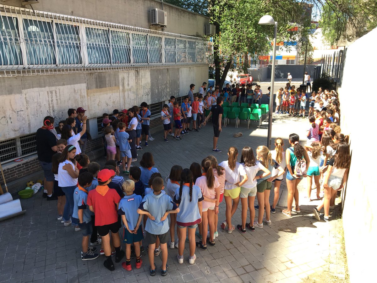 Ayer todas las manadas juntas en la yimkana de la reunion de rama! 🐺💛
