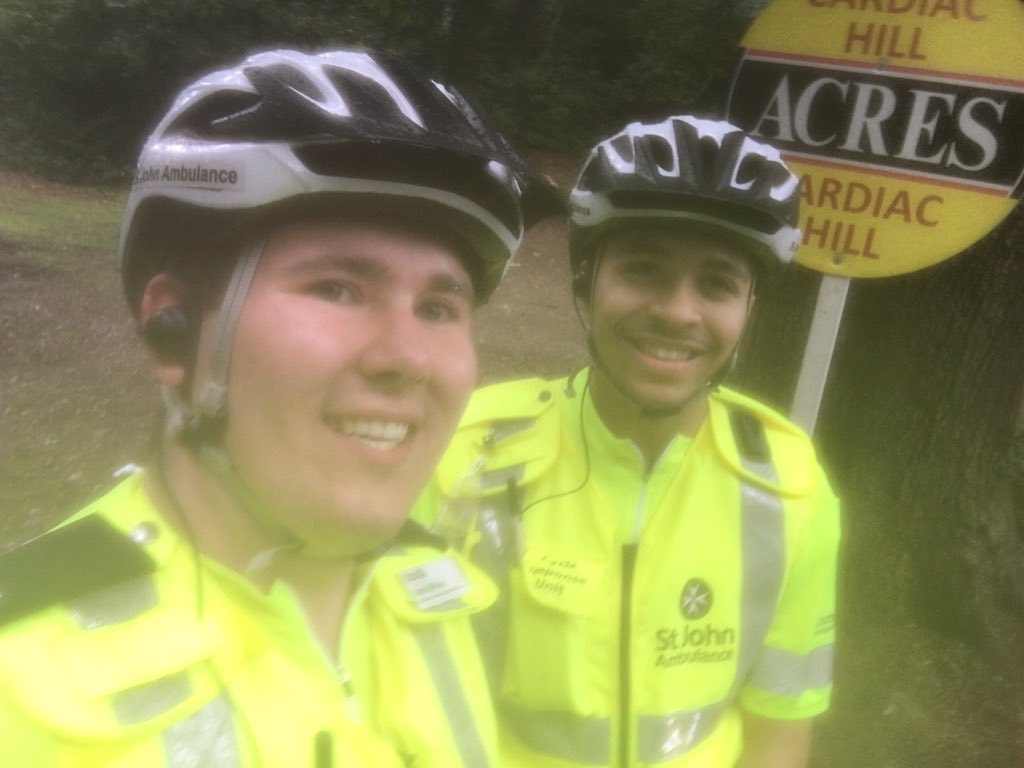 JoshWicks96's tweet image. Team @SJAWestCRU still smiling despite the rain working with @stjohnambulance in partnership with @OFFICIALWMAS in the #greatmidlandsfunrun. Ready to tackle this appropriately named part of the course...