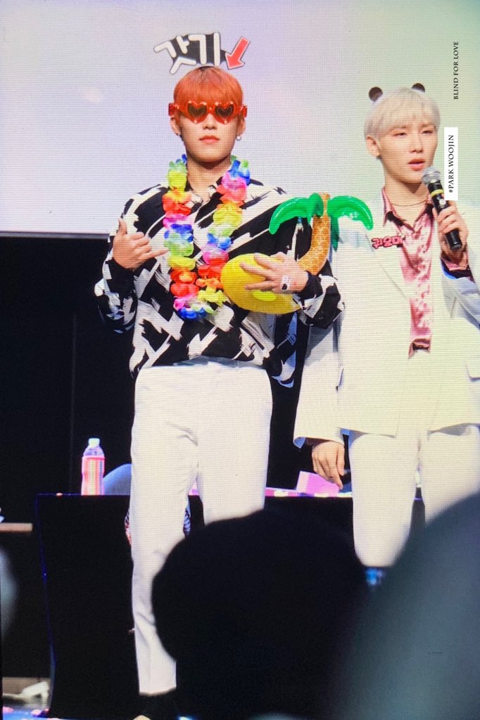BlindForLovewj's tweet photo. 190602 제일라 팬싸 #박우진 #AB6IX #Parkwoojin ❓❓❓ https://t.co/t2dGtdDhAL
