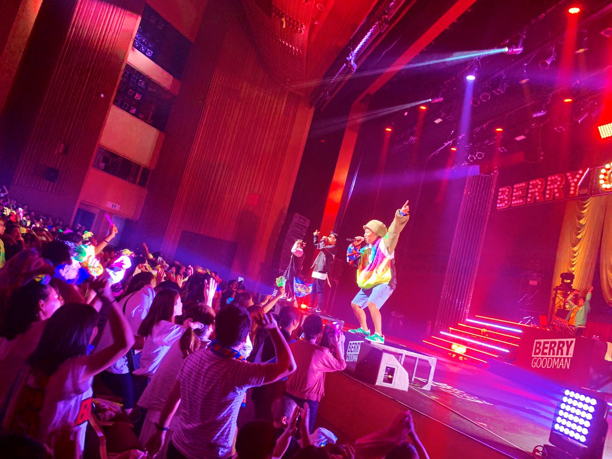 berrygoodman88's tweet photo. 《 i AM the BEST ⑨ 和歌山市民会館 大ホール 》

わかやーまんの
声援の大きさに感激🤣
お足元の悪い中本当にありがとうございましたーっ✨

ツアー折り返し地点に
沢山の声援をもらって
メンバーも更にパワーをもらった事
間違いなし💪

熊本も皆で楽しもーっ‼️

#ベリーグッドマン #iAMtheBEST https://t.co/deCpYP7hf7