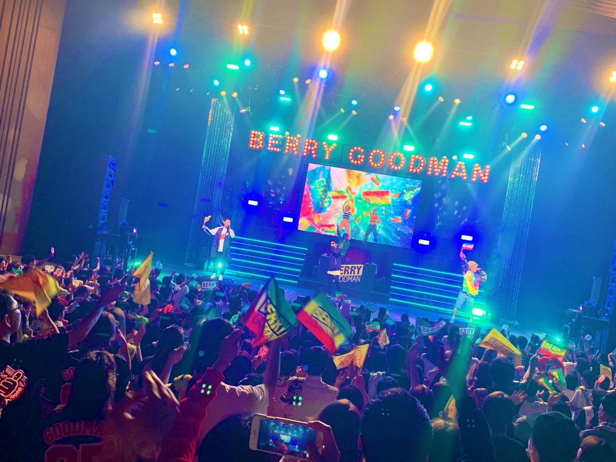 berrygoodman88's tweet photo. 《 i AM the BEST ⑨ 和歌山市民会館 大ホール 》

わかやーまんの
声援の大きさに感激🤣
お足元の悪い中本当にありがとうございましたーっ✨

ツアー折り返し地点に
沢山の声援をもらって
メンバーも更にパワーをもらった事
間違いなし💪

熊本も皆で楽しもーっ‼️

#ベリーグッドマン #iAMtheBEST https://t.co/deCpYP7hf7