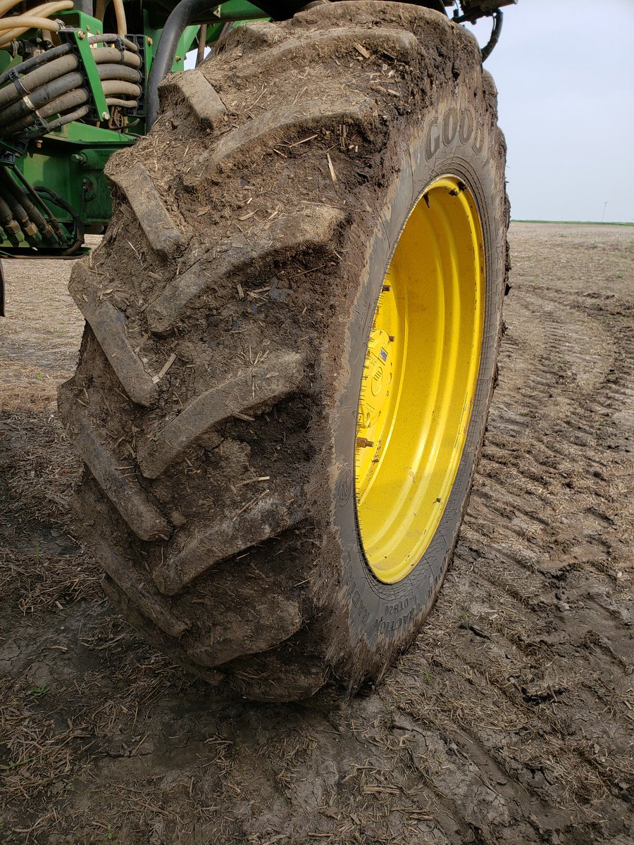 AgronomyBrad's tweet image. We&apos;re gonna have to start paying royalties to @BradPaisley if we keep this up much longer. #MudOnTheTires