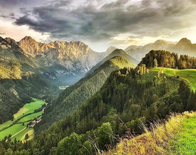 AWorldTours's tweet photo. The Logar Valley / Logarska dolina,
Slovenia
~
Photo @leeloo_ok
~
🌎🌍🌏
~
#logar #logarskadolina #logarvalley #logarskavalley #thelogarvalley #slovenia #alps #glacier #valley #amazingworldtours #amazingworld #exploretheworld #exloretheglobe #globetrote… https://t.co/FCZFFDsjbP https://t.co/ts4r7OGrWA