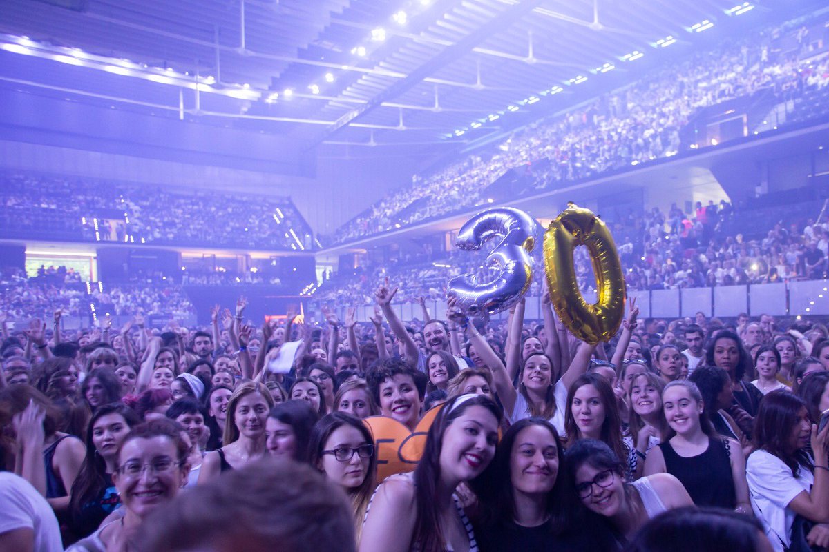 Pili_LT's tweet photo. Despedida por todo lo alto @pabloalboran has crecido tanto !!! desbordadas anoche👏👏Olé tú !!! gracias por la fiesta por el equipo por dejarte la piel #TourPrometoPamplona hasta la próxima😍disfruta mucho😘😘😘 https://t.co/MxcQt02mkw