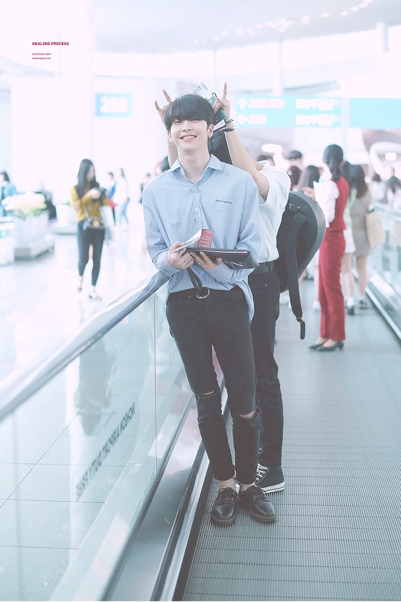 UP10TION_XIAO's tweet photo. 190530 ICN #업텐션 #UP10TION #선율 #SUNYOUL #샤오 #XIAO @UP10TION 

(✌’ω’)                ✌(‘ω’✌)

https://t.co/NKCslipL7I
https://t.co/5Rokli1hF8 https://t.co/gVHmOQG1vc