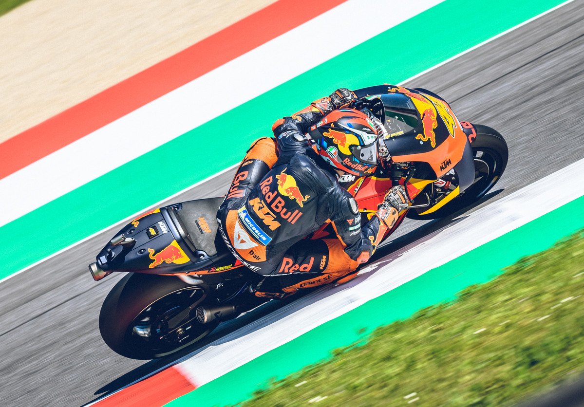 KTM_Racing's tweet photo. Great, fast and spectacular racing at #ItalianGP and @polespargaro fought all 23 laps in +30 temperatures for a deserved 9th position, 16.5 seconds down on winner Danilo Petrucci #readytorace #KTM https://t.co/zyeQ2IDSGj