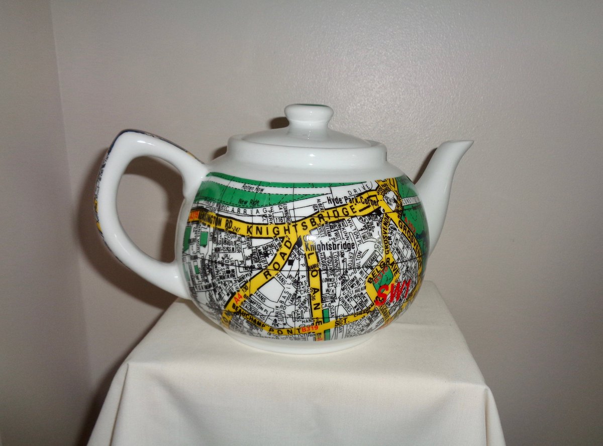 MullardAntiques's tweet image. Paul Cardew, SW1 London Map, 1992 Novelty Pottery Teapot. London Souvenir etsy.me/2XobBeS #housewares #kitsch #noveltyteapot #teapot #afternoontea #sw1 #london #paulcardew #souvenir #ordnancemap #mullardamtiques