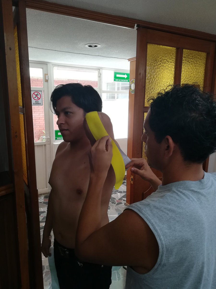 Neuro_Tape's tweet photo. Un excelente inicio de capacitación con nuestro módulo #VENDAJENEUROMUSCULAR TERAPÉUTICA APLICADA 🙌👨‍⚕️👩‍⚕️👏

#KINESIOTAPE #FISIOTERAPIA #CIENCIASDELDEPORTE #READAPTACIÓNDEPORTIVA #TERAPIAMANUAL https://t.co/P80Do0lCUK