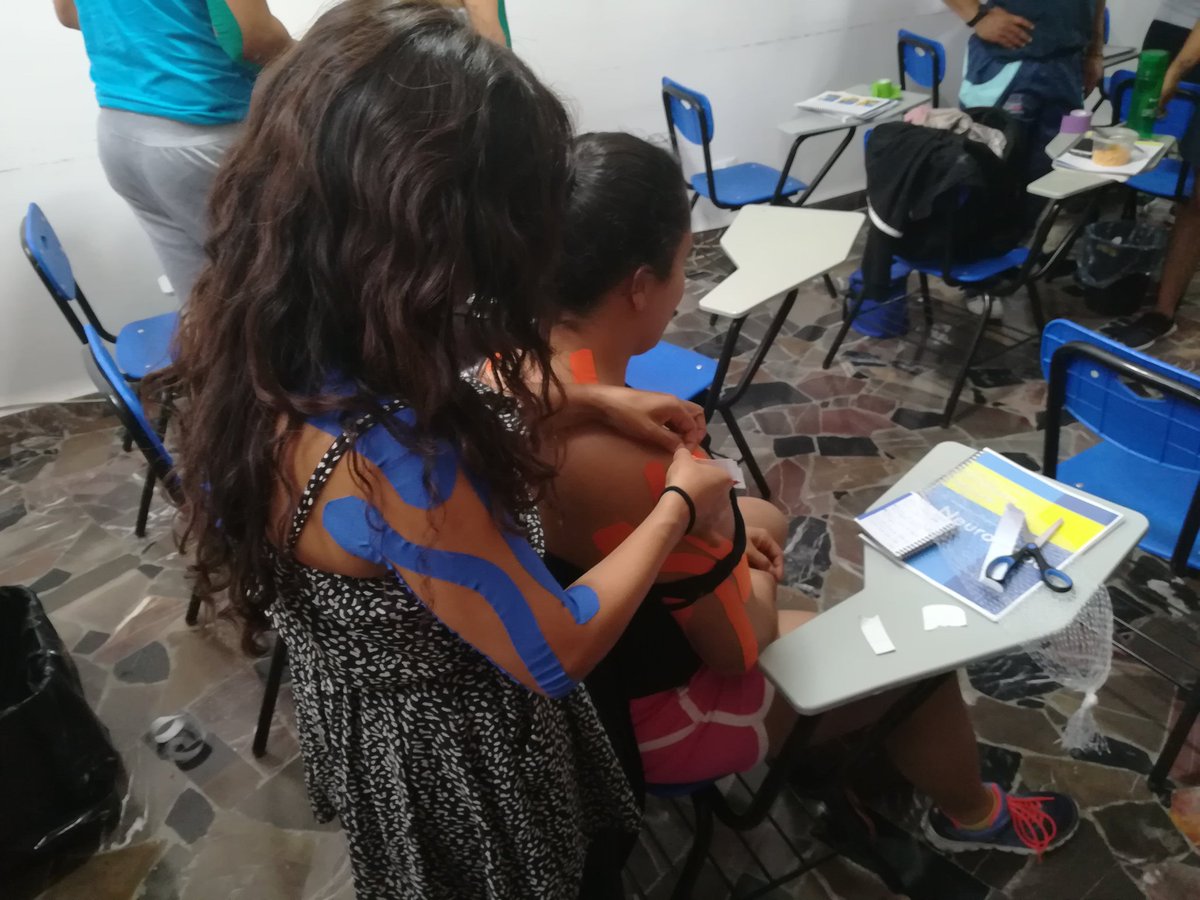 Neuro_Tape's tweet photo. Un excelente inicio de capacitación con nuestro módulo #VENDAJENEUROMUSCULAR TERAPÉUTICA APLICADA 🙌👨‍⚕️👩‍⚕️👏

#KINESIOTAPE #FISIOTERAPIA #CIENCIASDELDEPORTE #READAPTACIÓNDEPORTIVA #TERAPIAMANUAL https://t.co/P80Do0lCUK