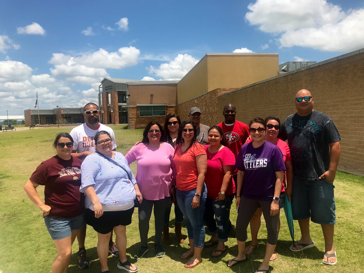 educategalore's tweet photo. So much excitement as we board the bus for the UT GearUp Summer Camp with students from Goodnight and Miller MS! We are so happy to be chaperoning our #students up to Austin for this amazing opportunity! #SanMarcosCISD #JoyfulLeaders #PrincipalsInAction #GearUpWorks https://t.co/QM84iOziGe