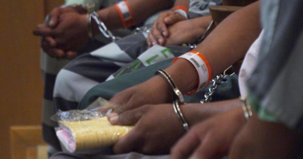 CBSNews's tweet photo. There are more than 450,000 people in jail today simply because they can't pay their bail https://t.co/WzrszgUqus https://t.co/S9w1gaROwY