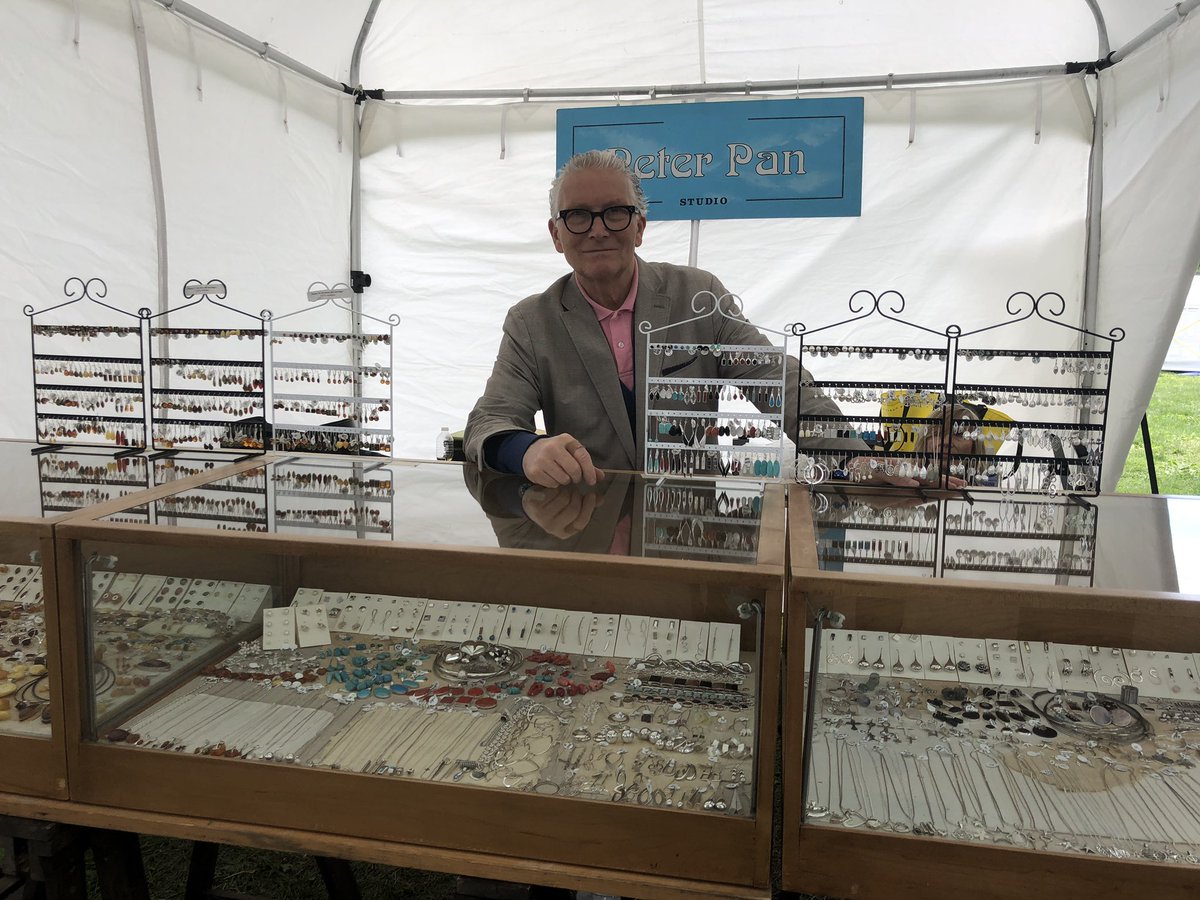 RotaryClub1918's tweet photo. So many talented artists here at Art in the Park 2019 ๐๐ here is just a sampling! The sun ๐ is out, and the doors are open until 5:00pm. Come out and explore ๐๐จ #Rotary1918 #artintheparkwindsor https://t.co/Ew4YhAfcNs