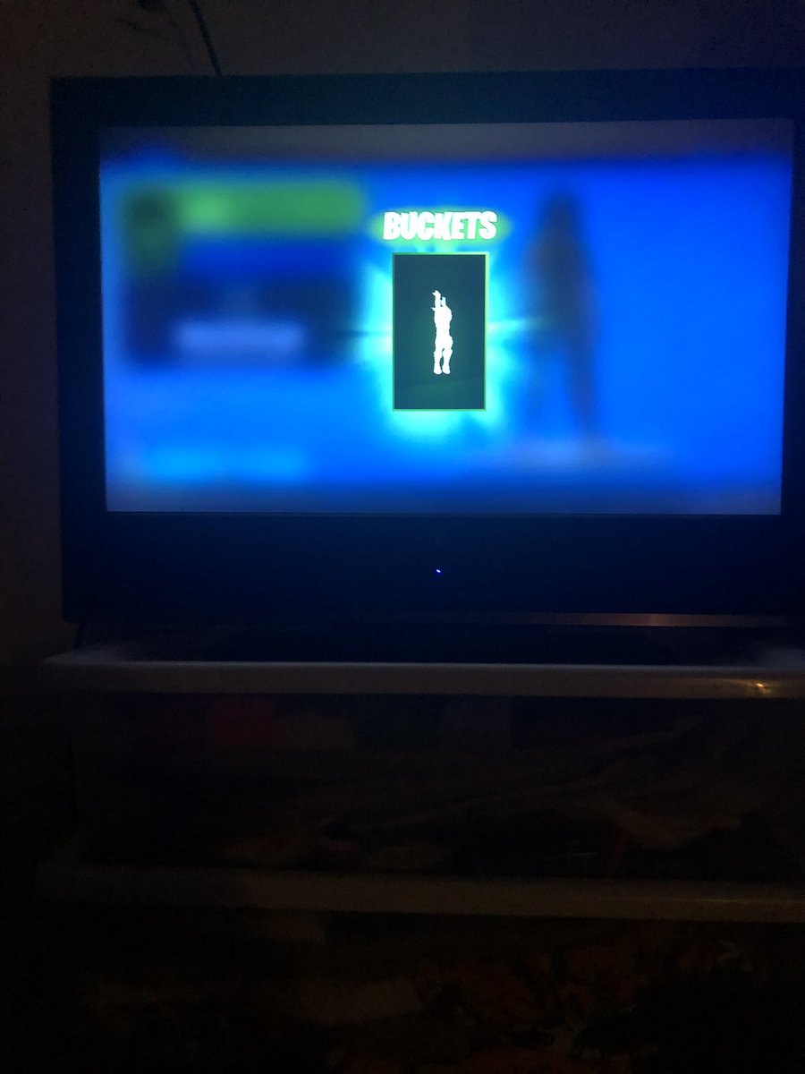 ColeSteffens's tweet image. I use code kiwiz in the item shop, what’s in your item shop? #codekiwiz #fortnite #buckets