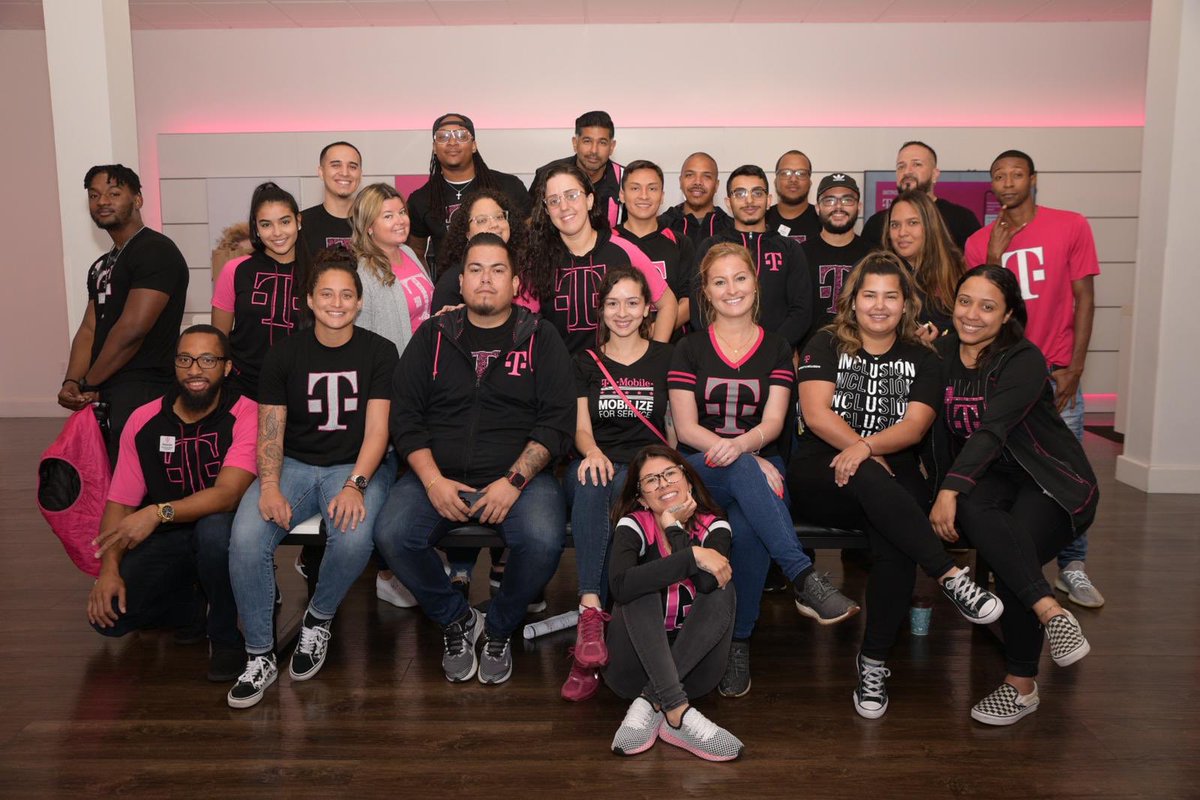 cabanas_jessica's tweet photo. Come by a T-Mobile store today so one of these rockstars can assure you that NOW there’s definitely no excuses to not #switch2tmobile say #thankyounext to your carrier today. #discountmatch @KatyaRaskin @pattyc101 @bnash001 https://t.co/Z9XHGx2K9X
