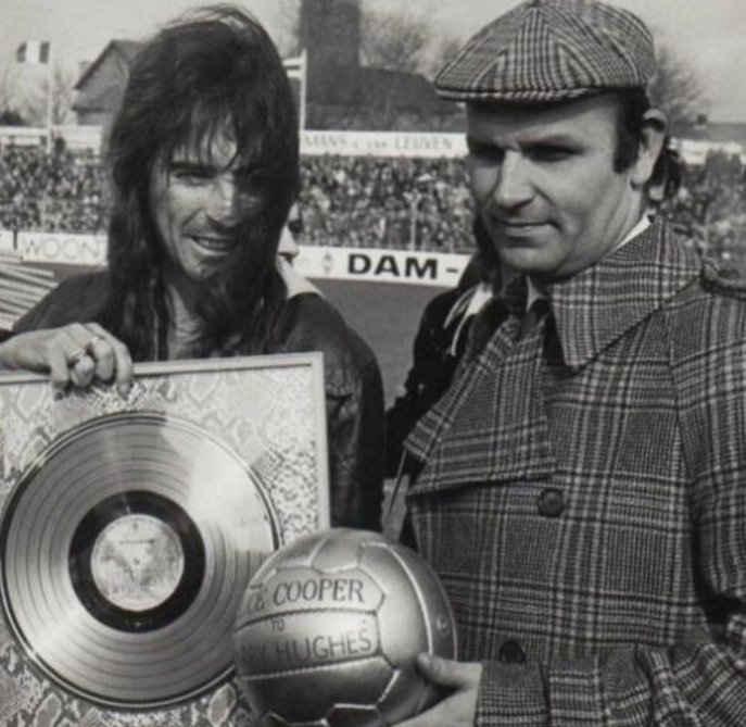 MotherSoccerNL's tweet photo. Barry Hughes. Welshman in Holland. Discovered #Gullit's talent. A remarkable coach has died #wba #WestBromwich #HFCHaarlem #Sparta #Netherlands #football #FChaarlem #SpartaRotterdam https://t.co/5xLTe0LTyZ