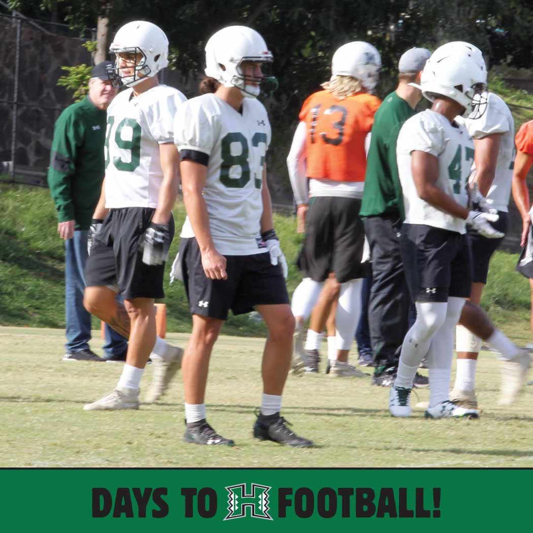 Redshirt Freshman WR Kahale Huddleston was the 2018 #BIIF Offensive POY out of #Hilo High &amp; a cum laude graduate! <a href="/kahale55/">Kahale Huddleston</a> #TomeyBowl #Sellout4Tomey #HawaiiFB 🌈🏈 #GoBows #guavapress <a href="/HawaiiFootball/">Hawaii Football</a>