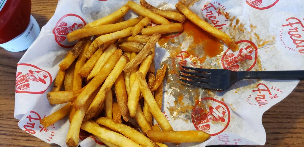 DannyTuxhorn's tweet photo. I at one time argued that @slimchickens had the best fries. Not the best today... "extra crispy" and no seasoning. Woof. https://t.co/5ZSq1mpLTu