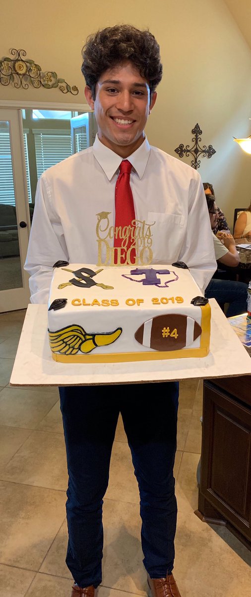 Whoop whoop—congrats to my graduate! We are very proud of you <a href="/diegoh_44/">Diego</a> &amp; are excited for the next chapter in your life. Love you kiddo! 😘