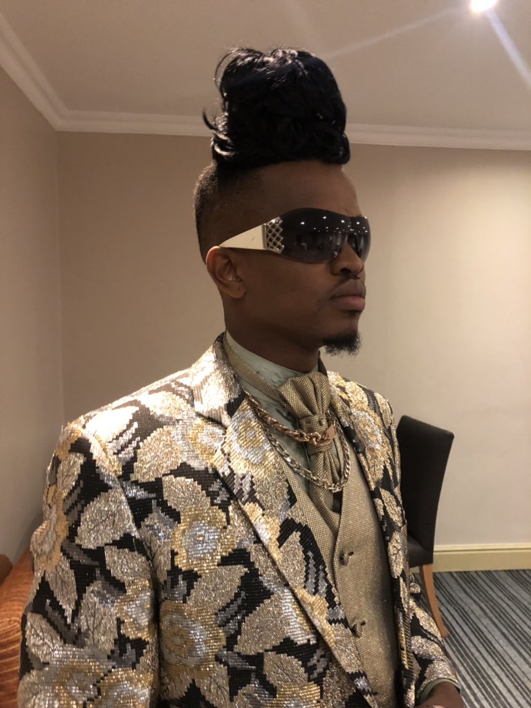 MphoPopps's tweet image. Self proclaimed son of Papa Penny #sama25 #Ahee #hahaha #goldbone
Styled by: @kwena_Baloyi 
Hair by: @mosdefhair