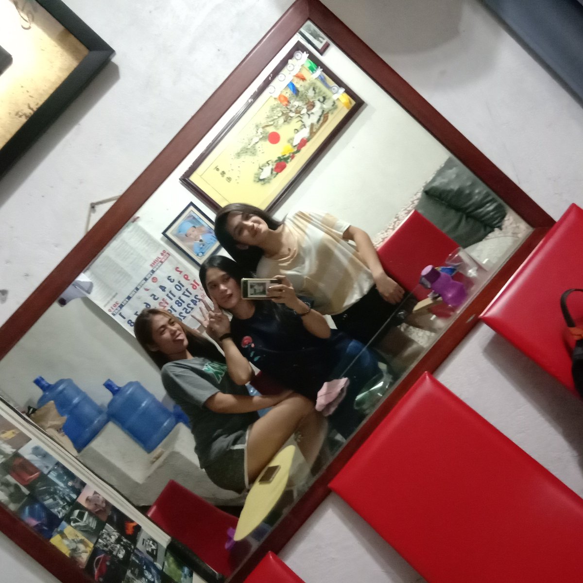 hoysmari's tweet photo. POKERZ #firstovernight !!!! @Itsmenicolengg @JORAAAINE https://t.co/9l87IBwYGs