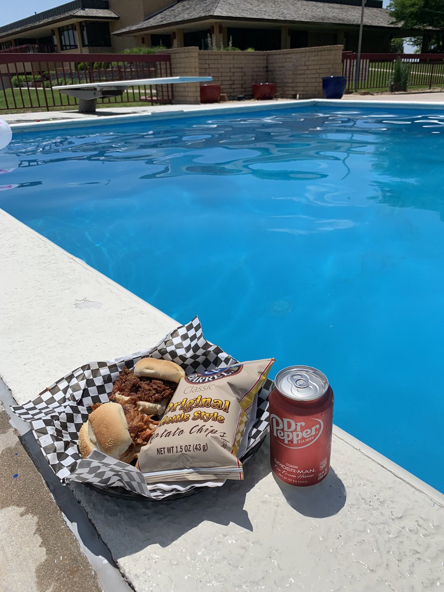 Perfect Day at the pool.  ✅ out the daily lunch specials from 11am to 6pm located under the pergola at the pool!☀️👙🏊🏻‍♀️

#summertime #poolside #lunch #lazysunday