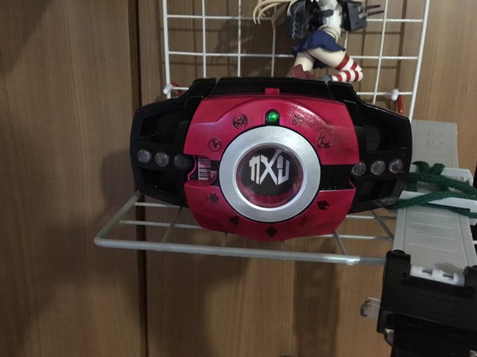 親戚の子にとホビーオフにてディケイドライバーDXを購入。でも小汚かったり傷が付いていたりしたので、分解清掃してコンパウンドで磨いて塗装し直した。
ついでにジオウカードも自作した。
なんとなくゼットオーって言ってる気がするが。 