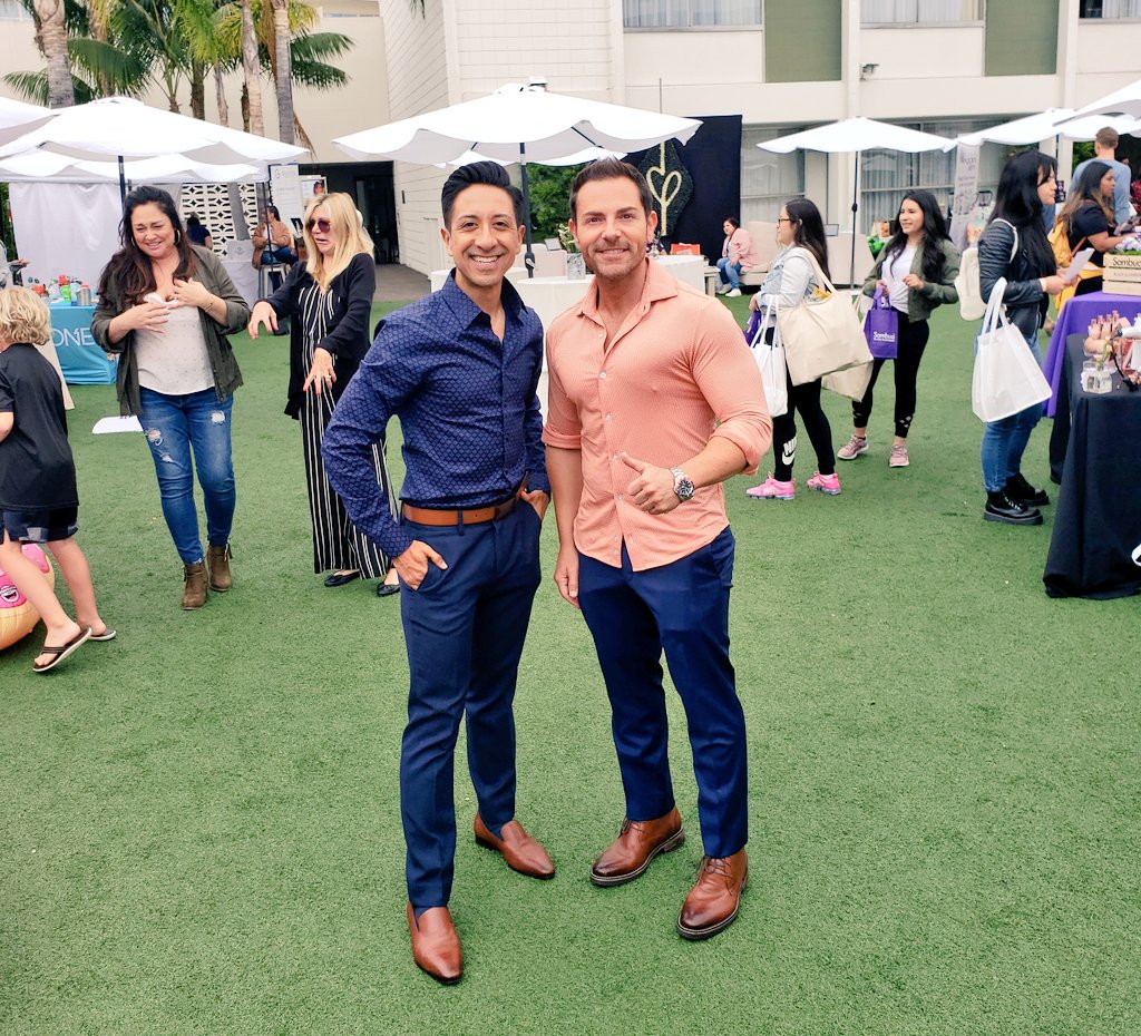 dennispastorizo's tweet photo. Had a hoot at the @BloomSummit with my buddy @jasonroselllive .
📲 See more on my @instagram stories! #BloomSummit 🌺 https://t.co/e0eAZvuUMT