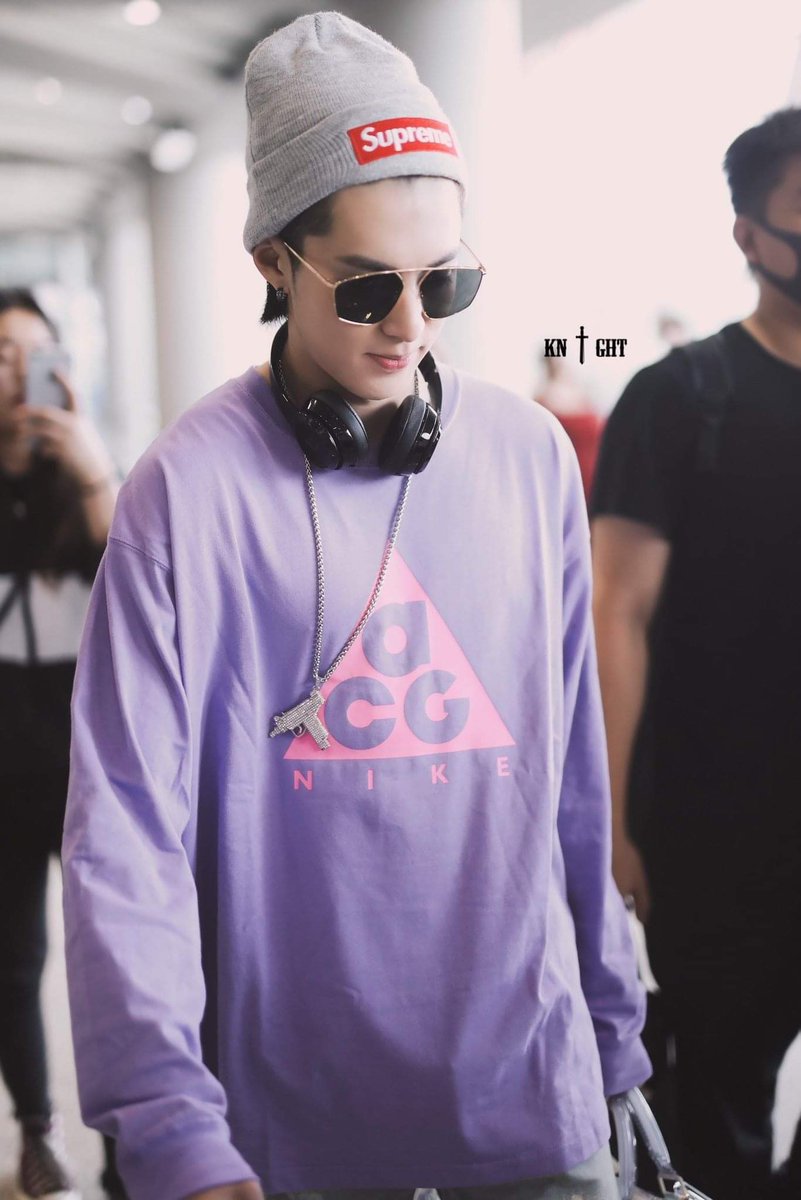 dylanwangph_'s tweet photo. Dylan Wang at the airport heading to Sanya today..

cto vodka 1220//knight//RedOrBlack

#王鹤棣 #dylanwang #WangHedi https://t.co/i0r4mH02UQ