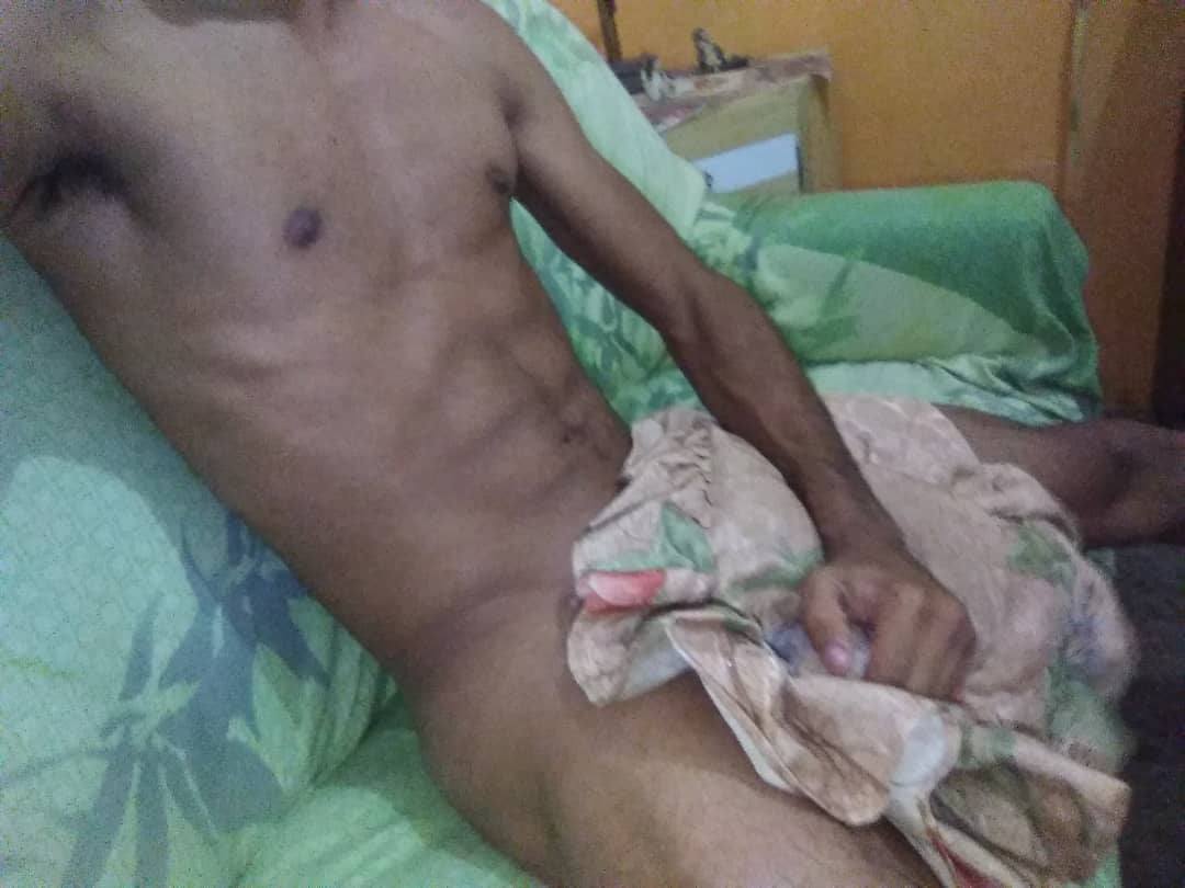 DiegoLuc6's tweet photo. Creían que los había olvidado? Feliz domingo morbosos! Ayudenme a ganar mas seguidores con sus RT por favor, habrán packs gratuitos con desnudos completos que comenzaré a dar cuando llegue a los 100 seguidores @nudesvenezuela1 @whats_gay_vzla @ray_figueroa007  @panitasdebarrio https://t.co/EBpNmZBodk