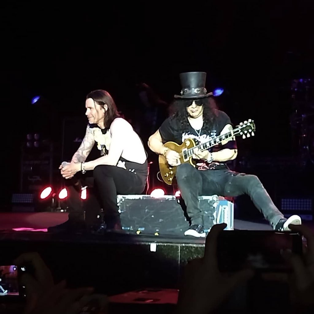 New shots of <a href="/Slash/">Slash</a> in Recife last night! #SMKC #LivingTheDreamTourRecife 🔥🤘🏻