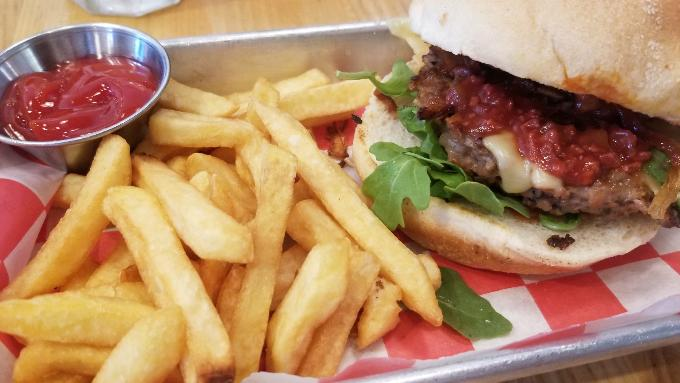 1055TheDove's tweet photo. How was your weekend? Mine was delicious! - Ann Kelly
#AnnKellysKitchen #StPetersburg #Floridafoodie #CiderPressCafe #Swahrey #ThreeDogsBakery #weekendeats #goodfood #vegan #glutenfree #pupcakes
https://t.co/az4DRF2Tw8 https://t.co/VnENDYtFu4