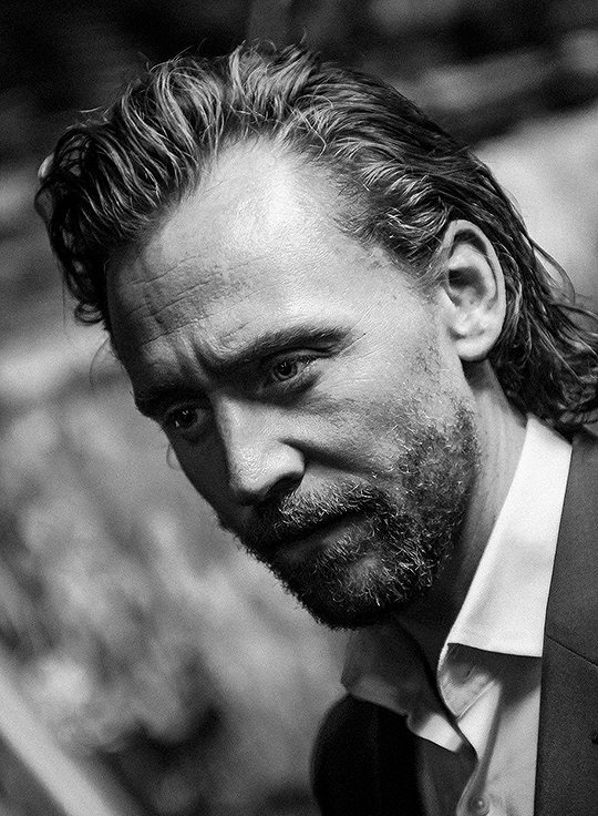 mariahpoppins14's tweet image. #ThemeFreeWeekend @HiddlestonSpam Betrayal photoshoot