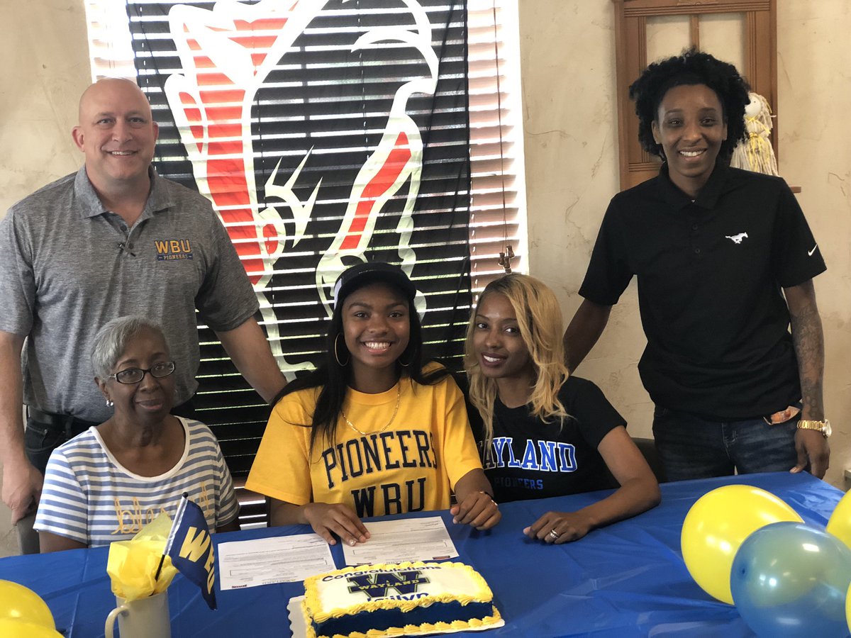 Congrats to jailyn Bryant on signing with Wayland University!