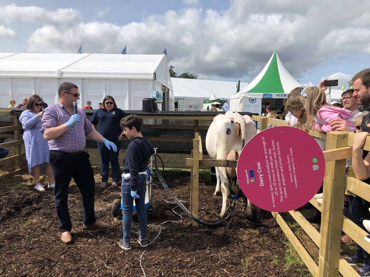 ucdagfood's tweet photo. Join our @UCDBloomGarden partners @agriaware at 4pm in the Red shed for the last milk demo of the day at @bloominthepark #bloom19 https://t.co/ruAf0wLDiw