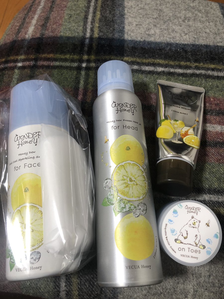 すずめ 友達に誕生日プレゼントで扇子とハンドクリームもらったー ロクシタンのスースーするやつ 一緒にバイトしてる時 外だったのもあり私いつもハンドクリーム塗ってたイメージらしい 笑 横浜駅で会ったので スースーするやつ一揃い買ってきた