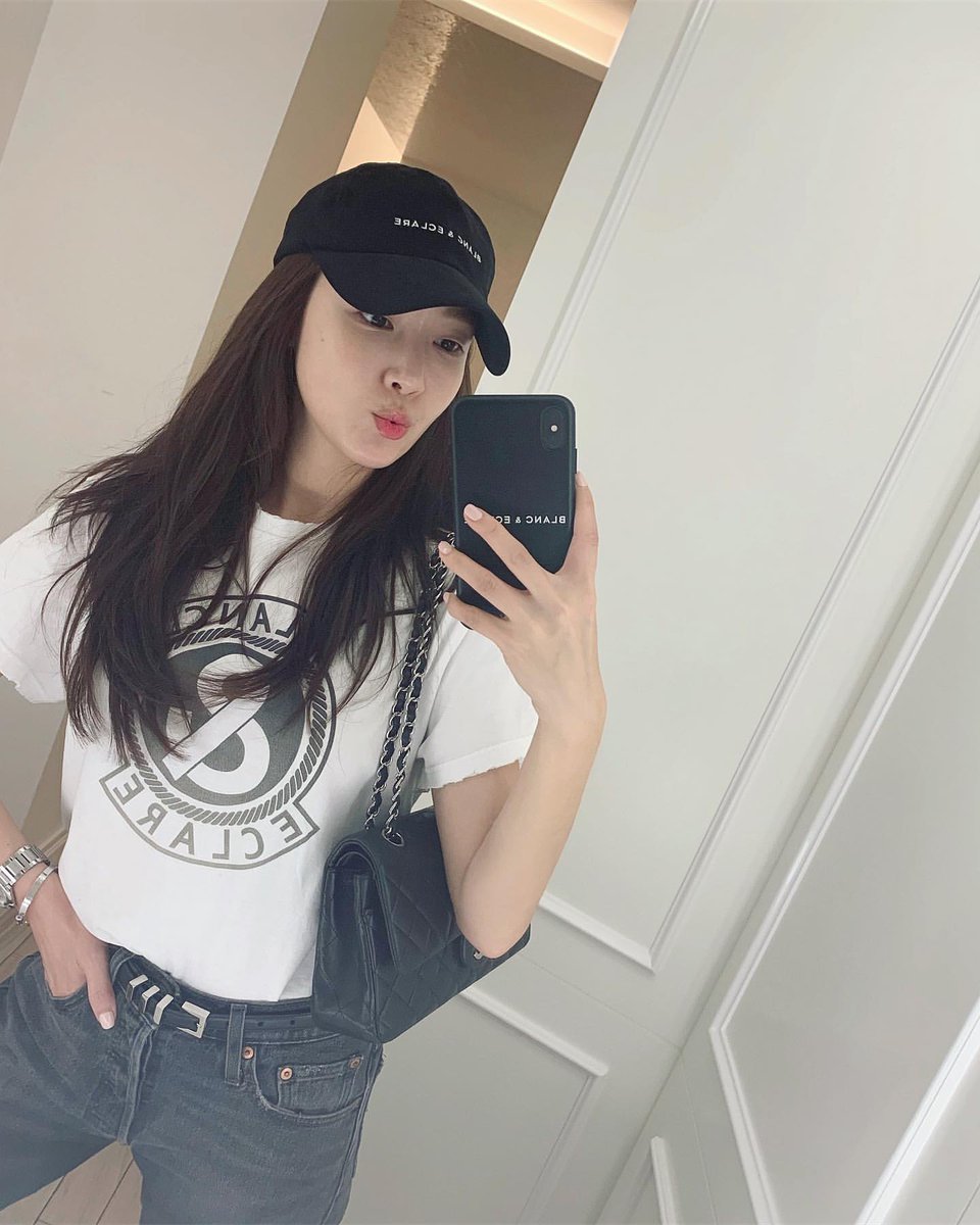 sicafeed's tweet photo. [INSTAGRAM] jessica.syj: All ready and prepped for an exciting trip💋 https://t.co/yZ8aPguVRx https://t.co/RQ4Un2nlXq