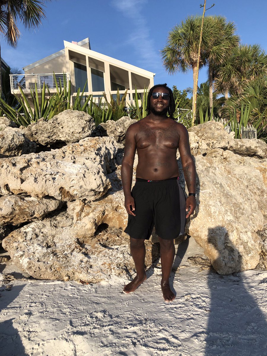 B_SmartEatFresh's tweet photo. Good morning world... out here getting my jog on found some nice rocks. Think I’ll jog here everyday and get a snapshot #watchtheprogress https://t.co/UzMpZPJcEt