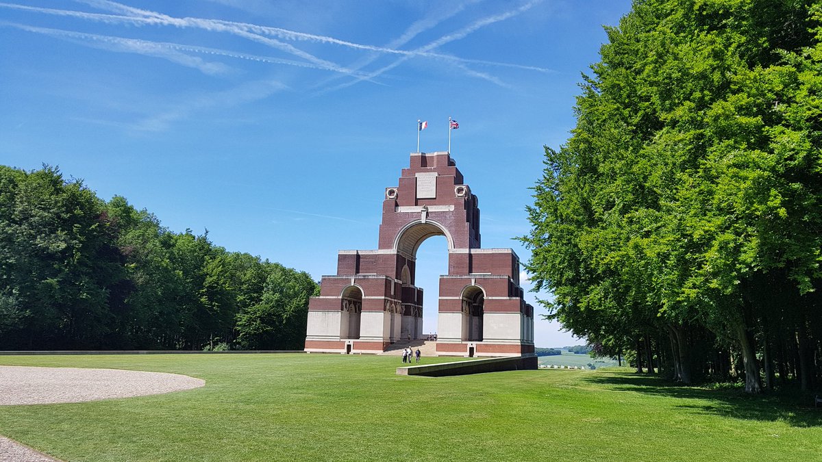 ww1battlefields's tweet photo. Thiepval today, #Somme #Sommebattlefields #thiepval #thiepvalmemorial #WW1 https://t.co/rBi369k7iT