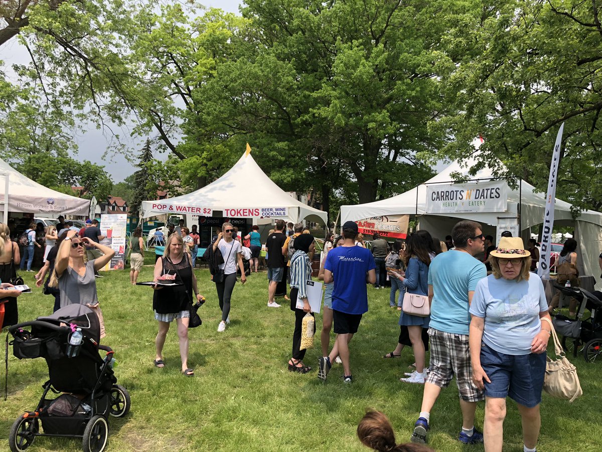 RotaryClub1918's tweet photo. It's a beautiful day! Head over to Art in the Park 2019, if you're not already here ๐ With over 250 artists, finding that special piece will be a breeze! Have fun exploring ๐จ #Rotary1918 #artintheparkwindsor #yqg https://t.co/X9rx4b0BKi
