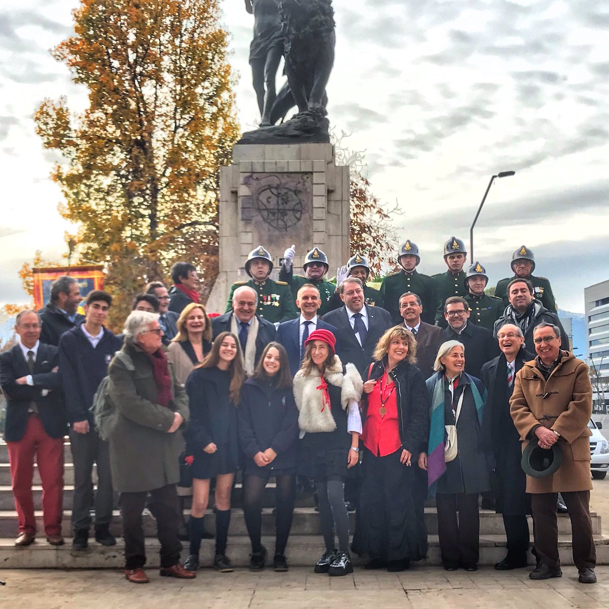 MauroBattocchi's tweet photo. Celebrando juntos la #FestadellaRepubblica 2019 en la #PlazaItalia de #Santiago: reconociendo el trabajo y los sacrificios de los italianos que han dado un inmenso aporte a la vida de #Chile #2giugno @ItalyinChile #Vivalitalia #Vivereallitaliana https://t.co/2y4y1aXb0i
