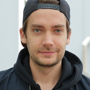 steyfication's tweet photo. @Lara_Loft So siehst du irgendwie Mark ähnlich! 😀 https://t.co/1mO9F40fXH
