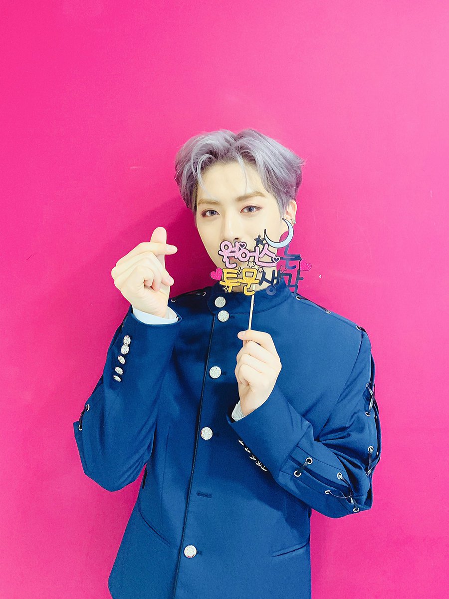 official_ONEUS's tweet photo. [#시온]

시온이는 언제나 투문 생각🌙❤️🌎 

이번 주도 함께해줘서 너무너무 고마워요 투문들이 짱이야 정말😍 내일도 모레도 함께하자 사랑해 우리 달님들🌙❤️ https://t.co/Lrl5CuDCfb