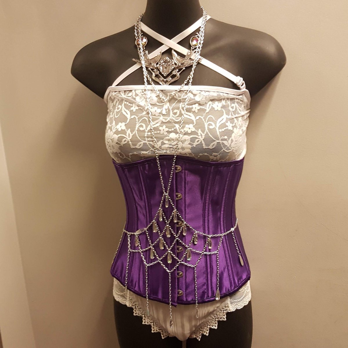 Light colours for spring!
#corset #bodychain #gothicjewelry #boudoir #burlesque #festivalfashion #shoplocalyeg