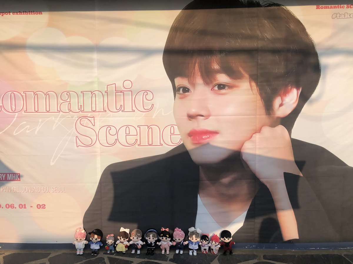 mway529's tweet photo. 다른 메이분들이 애기들 단체사진 찍길래 저도 껴달라고 호다닥 애기 두고 왈랄라 해줬어요...❤️❤️ 암튼 오늘 진짜 재밌었고 행복했어요ㅠㅠ아흐흑 또 가고싶어요...다음 로맨틱씬3도 존-버 하겠습니다👏👏
준비하느라 고생해주신 로스팟쌤 최고👍
#로맨틱씬 #romantic_scene https://t.co/K8q7x4hp3P