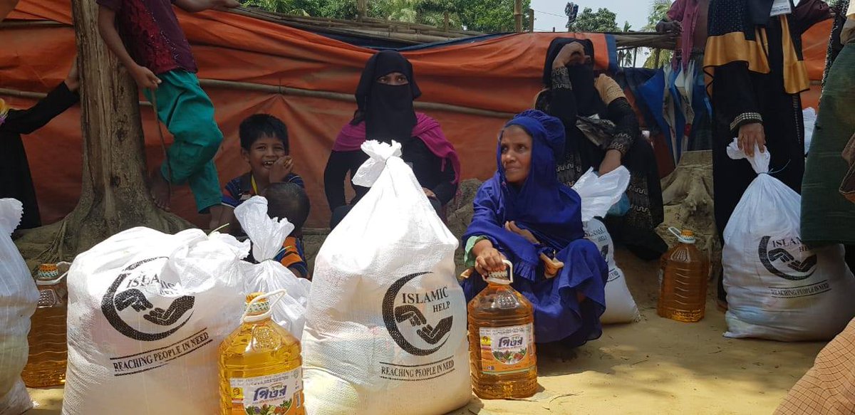 IslamicHelp's tweet photo. For 20+ months, you've been helping us support #Rohingyarefugees in Bangladesh. That work's continued this Ramadan with family food packs to Rohingya refugees at Cox’s Bazar, providing them with enough food for suhoor &amp; iftar every day during this blessed month. Thank you to all. https://t.co/Sfdmj8A2HL
