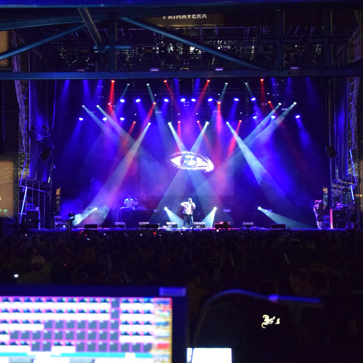 albaudiovisuals's tweet photo. Finishing the first big festival 2019 season, @Primavera_Sound . Pull & Bear, Seat, Primavera and Ray-Ban stages.
#lighting #musicfestival #lightingdesign @MALighting #malighting #grandma3 #macviper #martin_global #megapointe #martinprofessional @robelighting #robelighting #PS19 https://t.co/K0GO8jFbeC