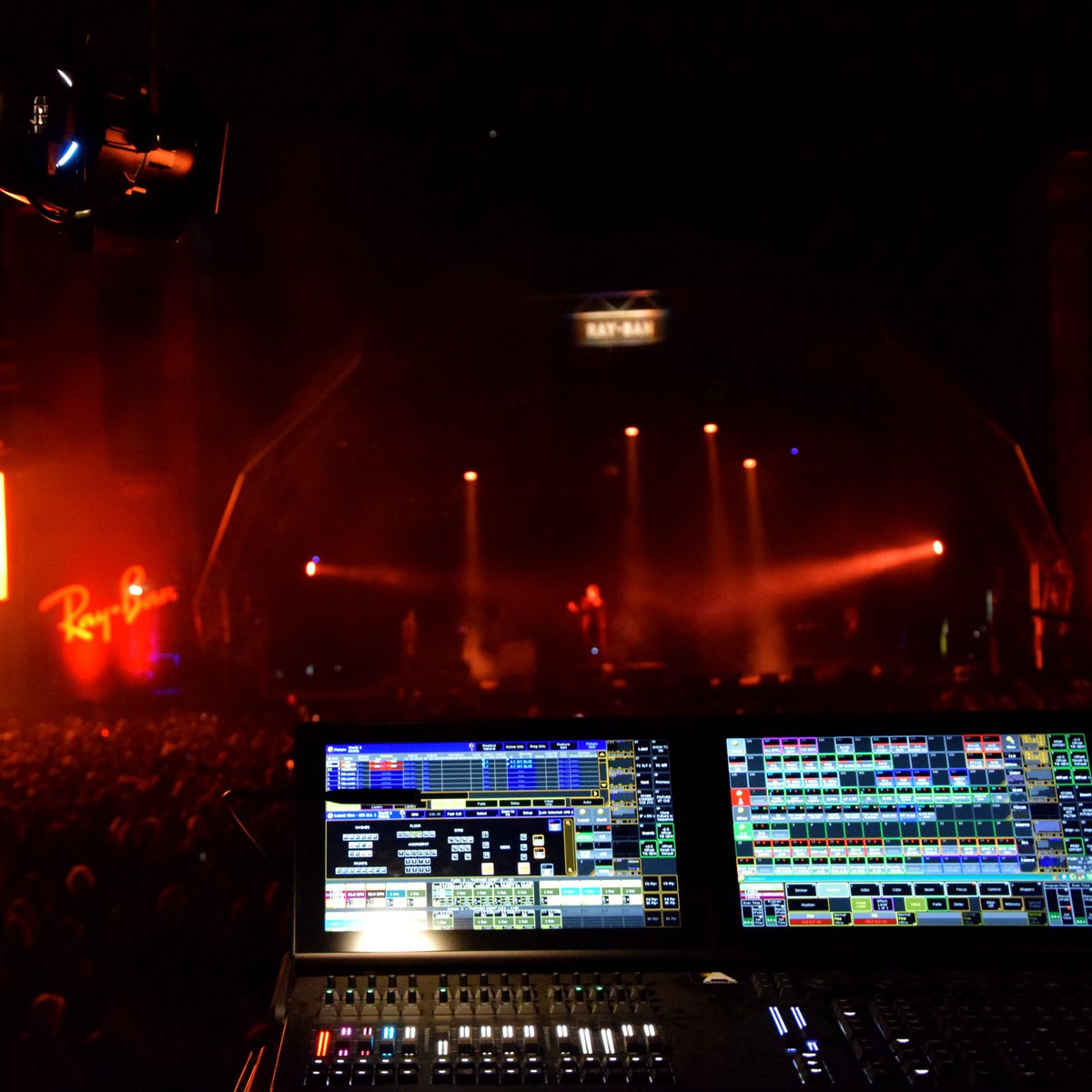 albaudiovisuals's tweet photo. Finishing the first big festival 2019 season, @Primavera_Sound . Pull & Bear, Seat, Primavera and Ray-Ban stages.
#lighting #musicfestival #lightingdesign @MALighting #malighting #grandma3 #macviper #martin_global #megapointe #martinprofessional @robelighting #robelighting #PS19 https://t.co/K0GO8jFbeC
