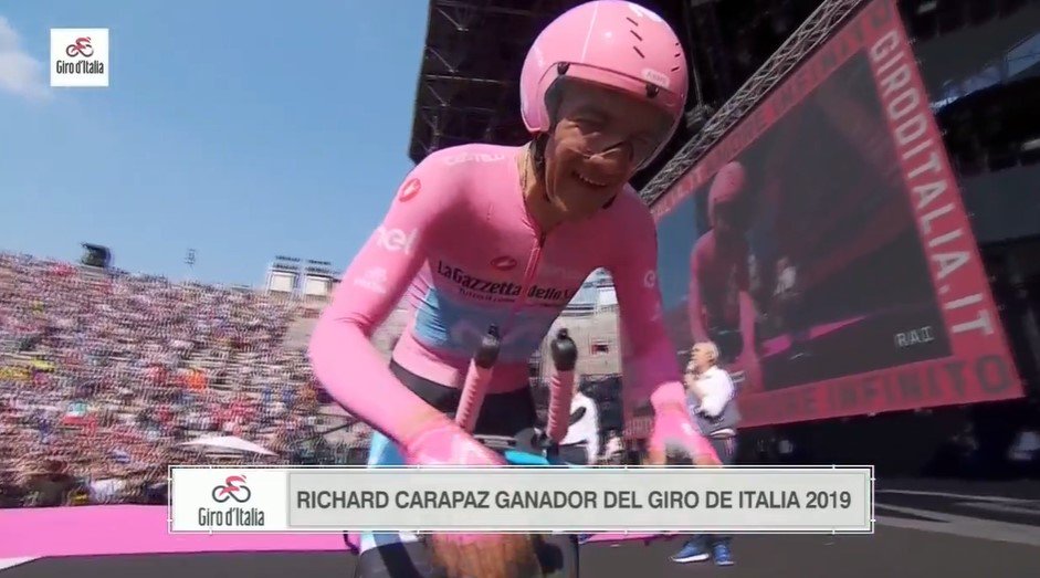 ESPNCiclismo's tweet photo. #GIROxESPN LO HIZOOOO, RICHARD CARAPAZ LO HIZOOOO. CAMPEÓN DEL GIRO DE ITALIA. Y ESAS LÁGRIMAS LO DICEN TODO. TODA UNA VIDA PARA LLEGAR A ESTE MOMENTO DE GLORIA. ECUADOR Y LATINOAMÉRICA ESTÁN DE FIESTA. @RichardCarapazM https://t.co/AT8kk5rW2R