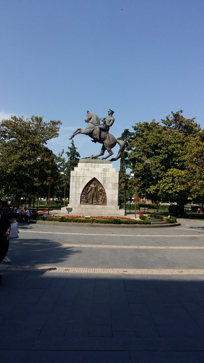 Heykel.
Onur Anıtı.
Samsun Atatürk Heykeli, 1932.
31.5.2019, Cuma. 
Cumhuriyet Meydanı, Atatürk Heykeli.
Samsun / Turkey. #heykel #Atatürk #onuranıtı #atatürkheykeli #HeinrichKrippel #statue