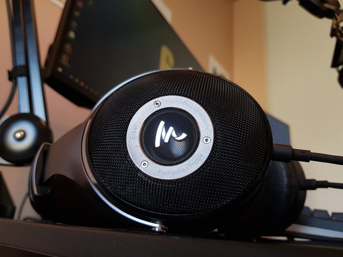 bl4ckdot's tweet photo. Petite update sur mon setup : G502 Lightspeed reçue :)
Next stop : le 10 juin pour l'E3 et la conférence Nvidia avec le possible refresh de la 2080 Ti ? https://t.co/jvQrJXmj39